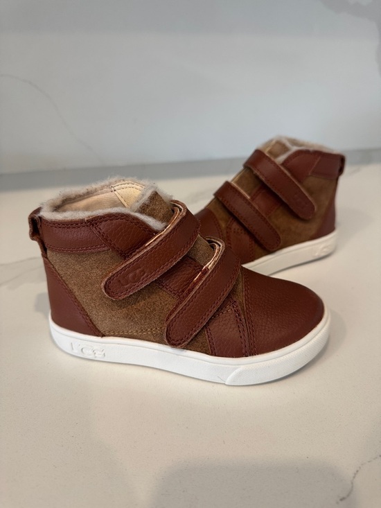 UGG Other - UGG Rennon II Little Kids Brown Leather & Suede Boots with White Sole